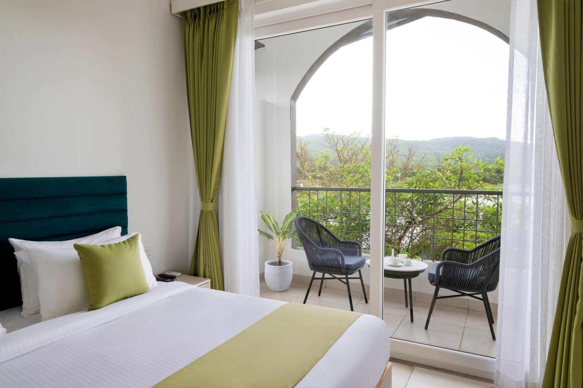 Stone Wood Hotel Amboli Amboli  Екстериор снимка