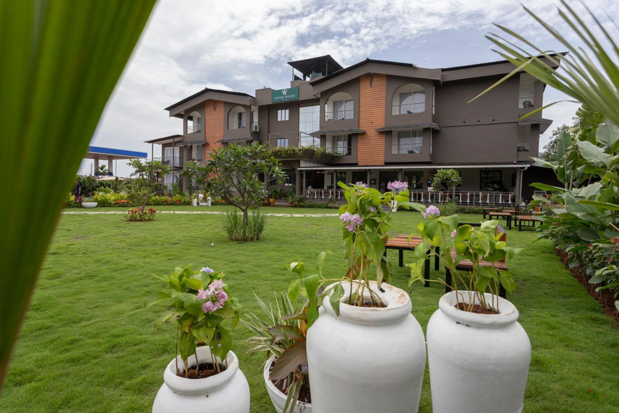 Stone Wood Hotel Amboli Amboli  Екстериор снимка