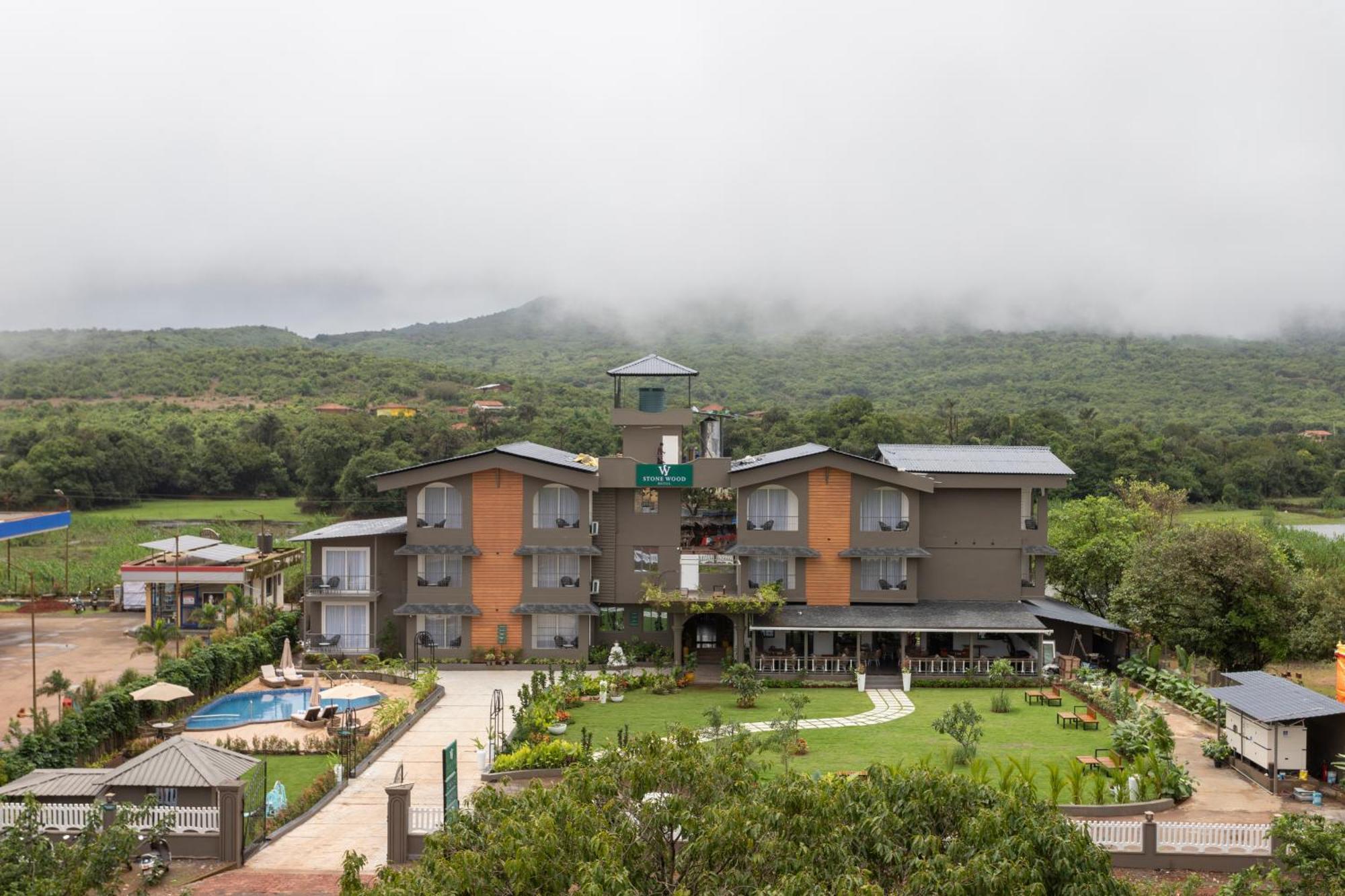 Stone Wood Hotel Amboli Amboli  Екстериор снимка