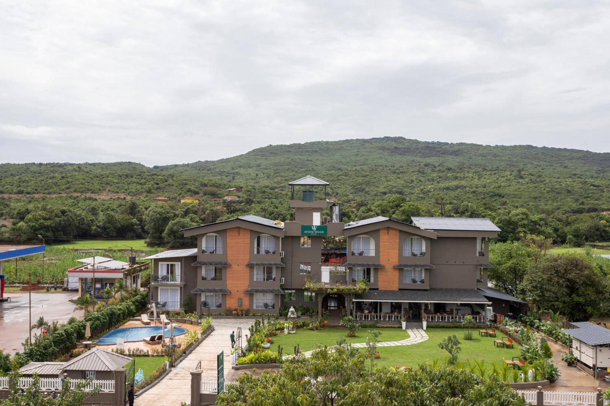Stone Wood Hotel Amboli Amboli  Екстериор снимка