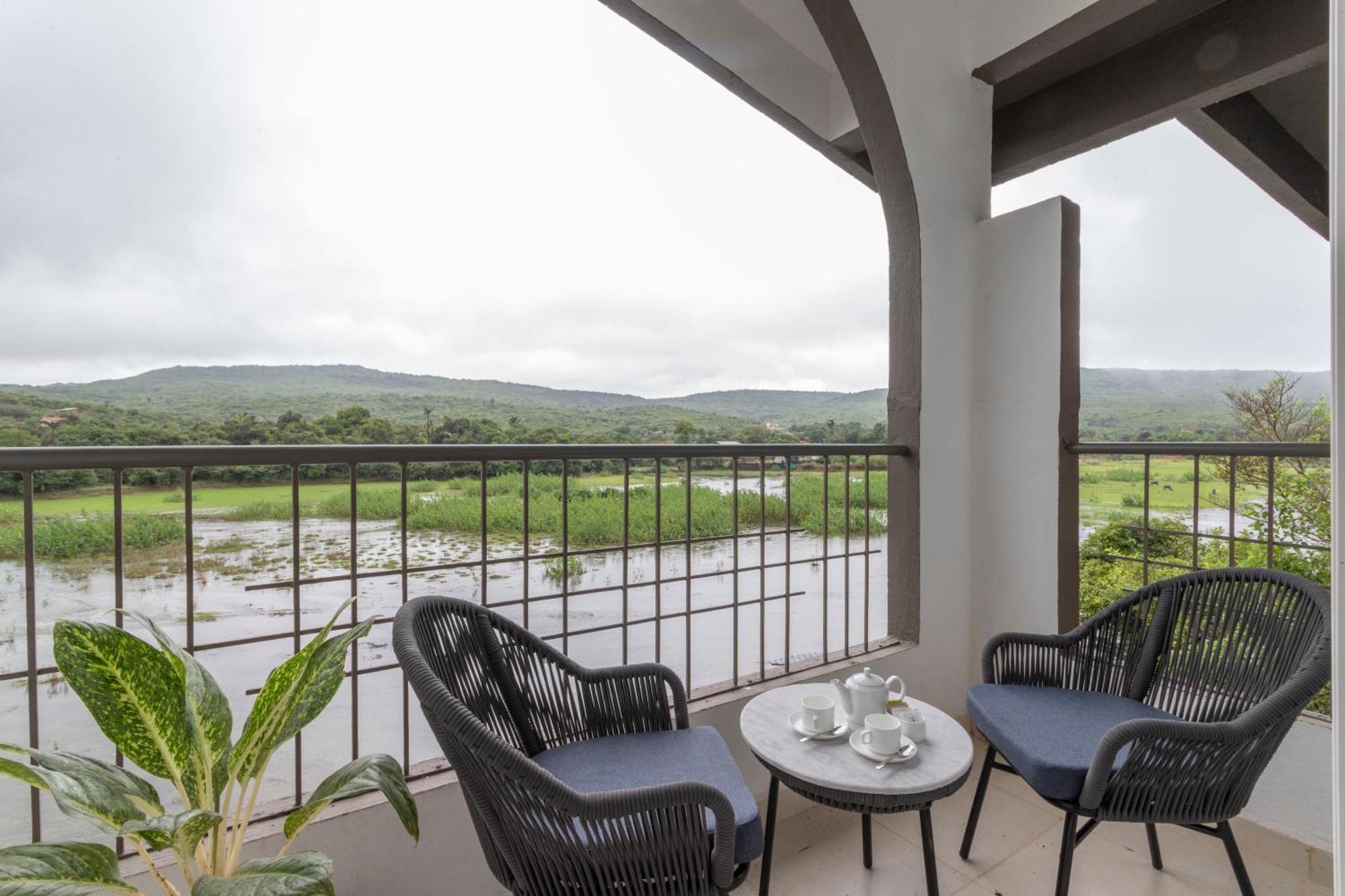 Stone Wood Hotel Amboli Amboli  Екстериор снимка