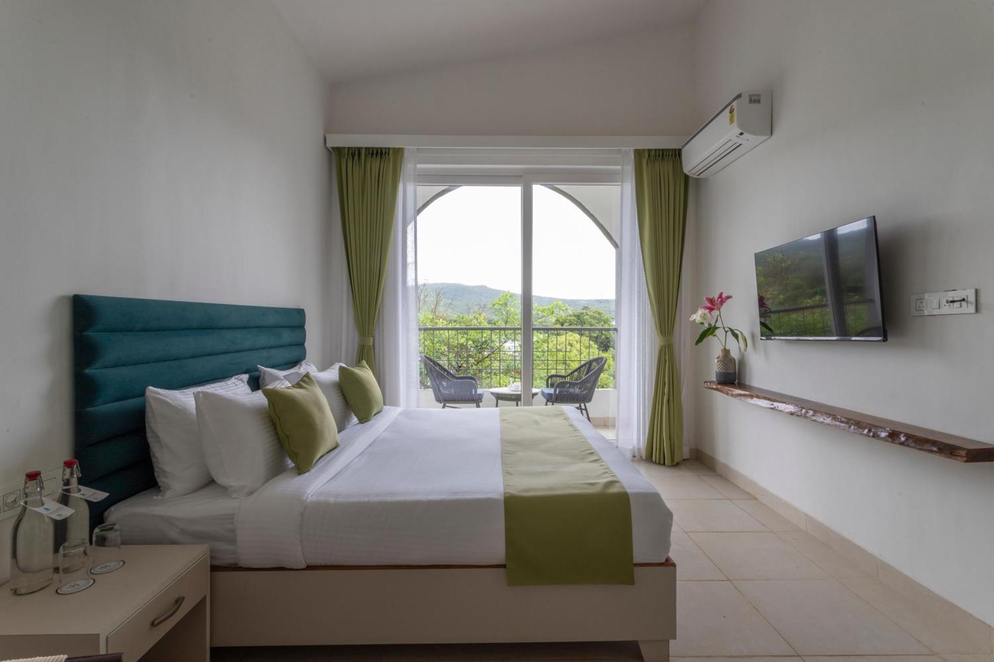Stone Wood Hotel Amboli Amboli  Екстериор снимка