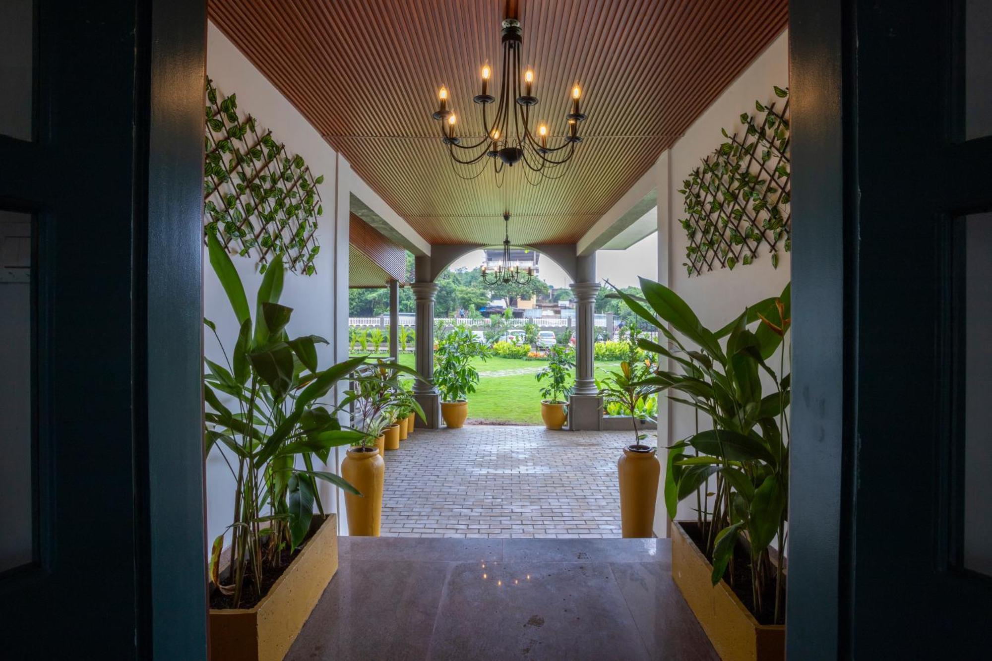 Stone Wood Hotel Amboli Amboli  Екстериор снимка